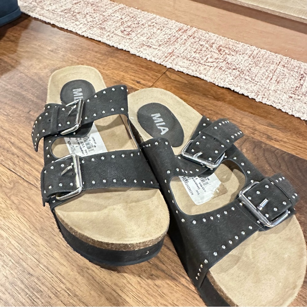 MIA “Brookie” Black Studded Platform Sandals – Size 8 – Double Buckle